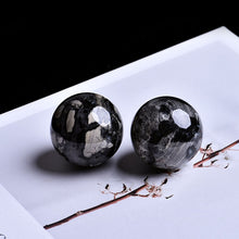 Load image into Gallery viewer, 1PC Magic Feng Shui Quartz Natural Healing Crystal Ball Can be used for travel photo home decoration ball Gift